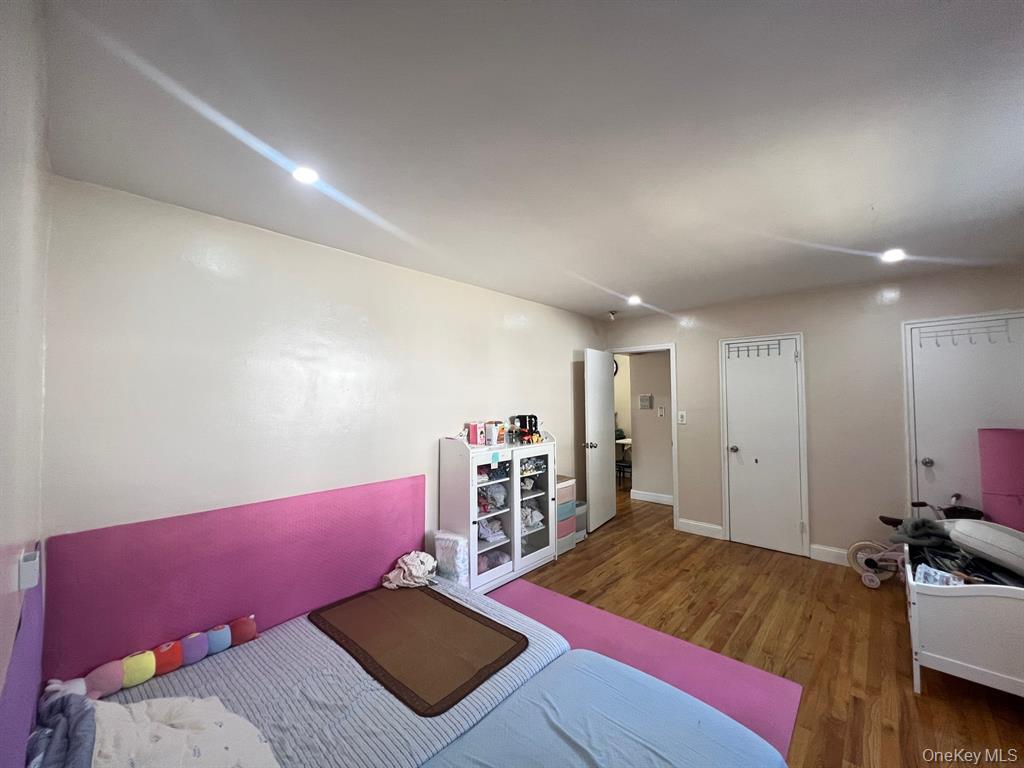 #4 photo, 69-15 136th St, Kew Garden Hills , NY 11367