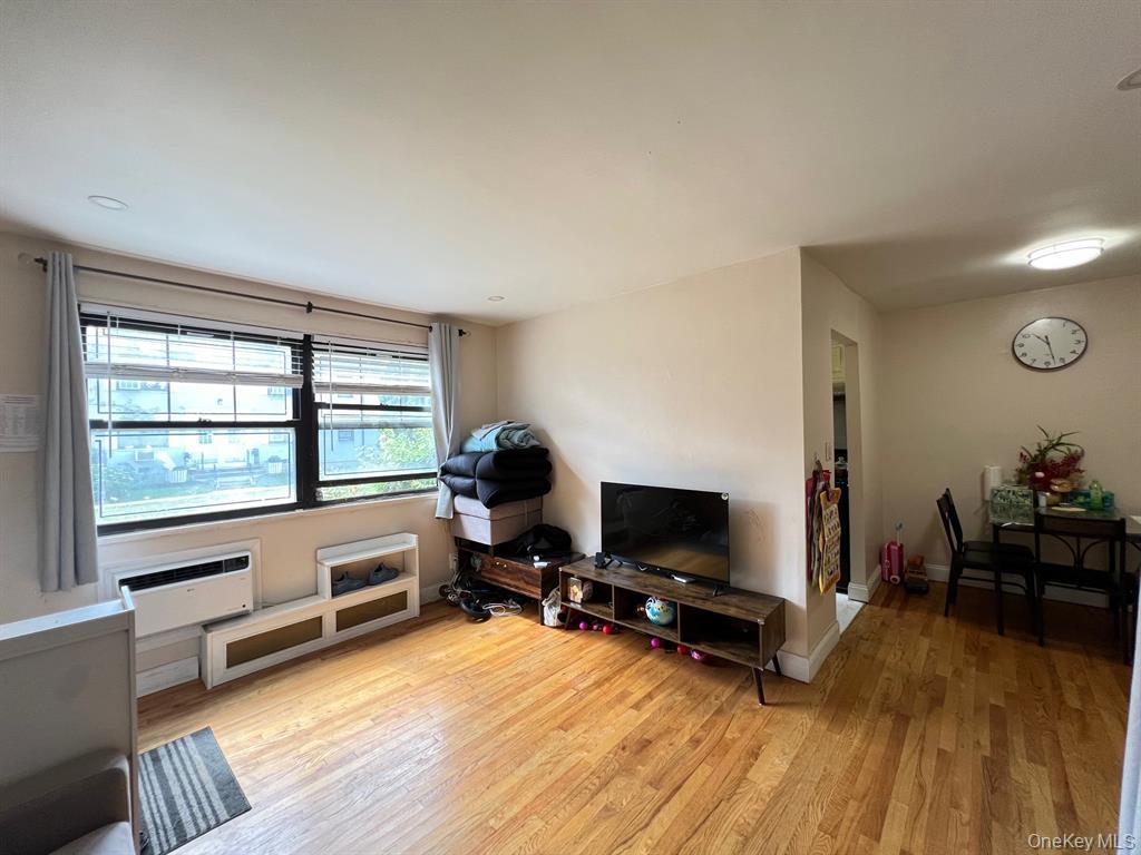 #9 photo, 69-15 136th St, Kew Garden Hills , NY 11367