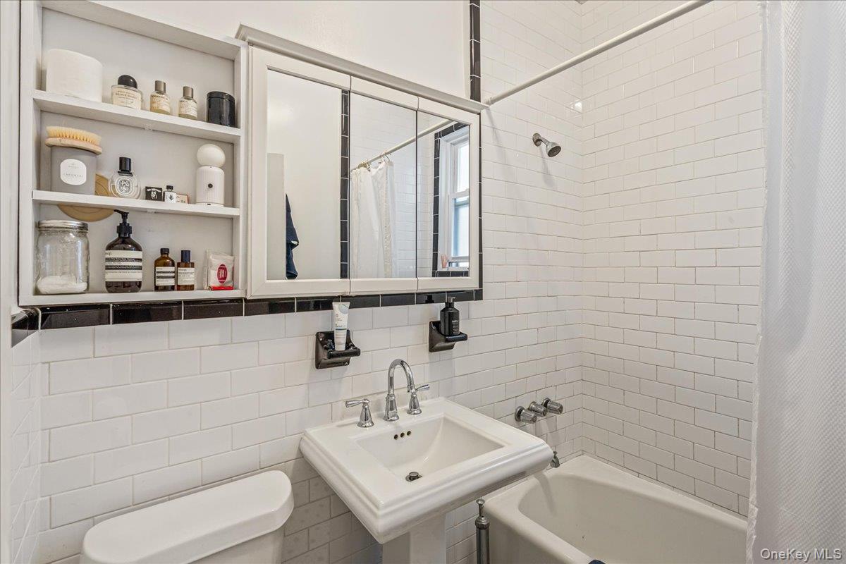 #5 photo, 9204 Ridge Blvd, Brooklyn , NY 11209