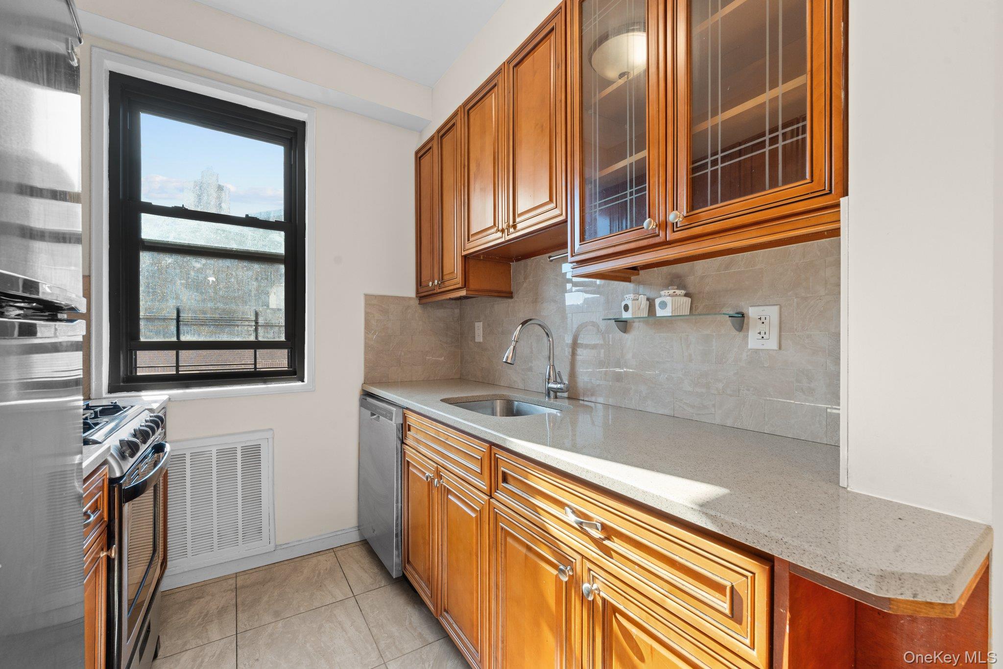 #11 photo, 69-60 108th Street, Forest Hills , NY 11375