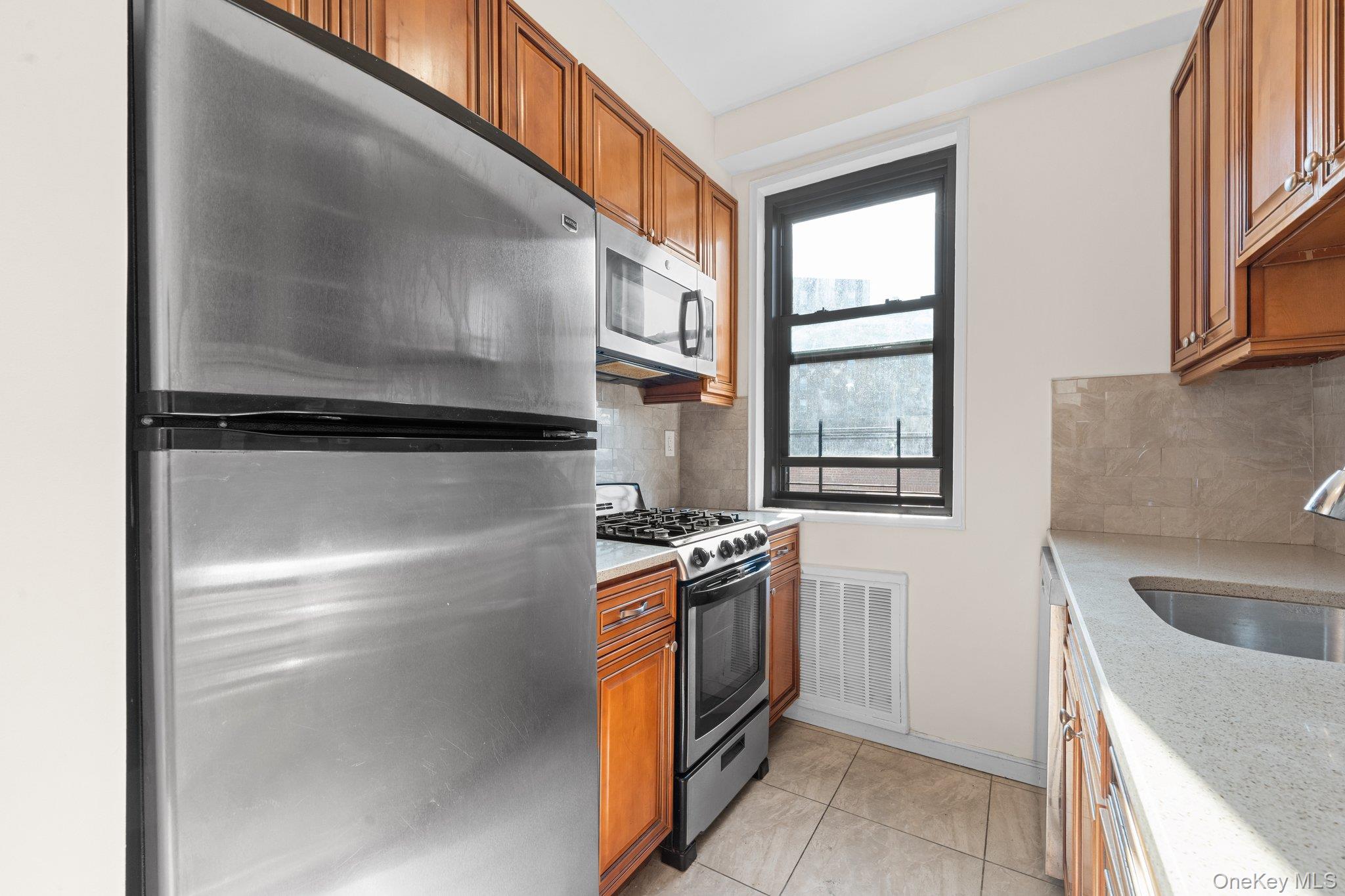 #12 photo, 69-60 108th Street, Forest Hills , NY 11375