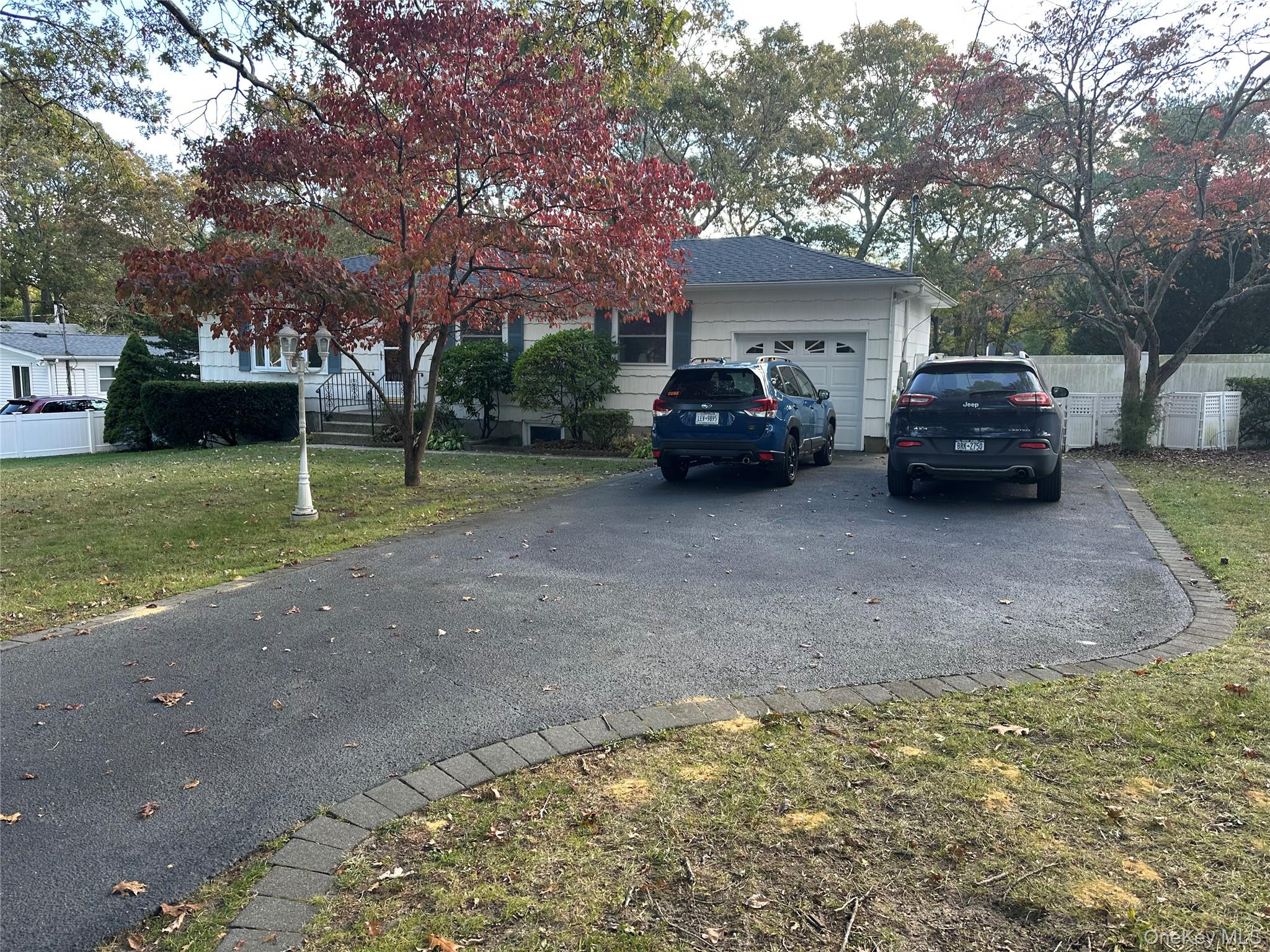 #2 photo, 86 Oakdale Avenue, Selden , NY 11784