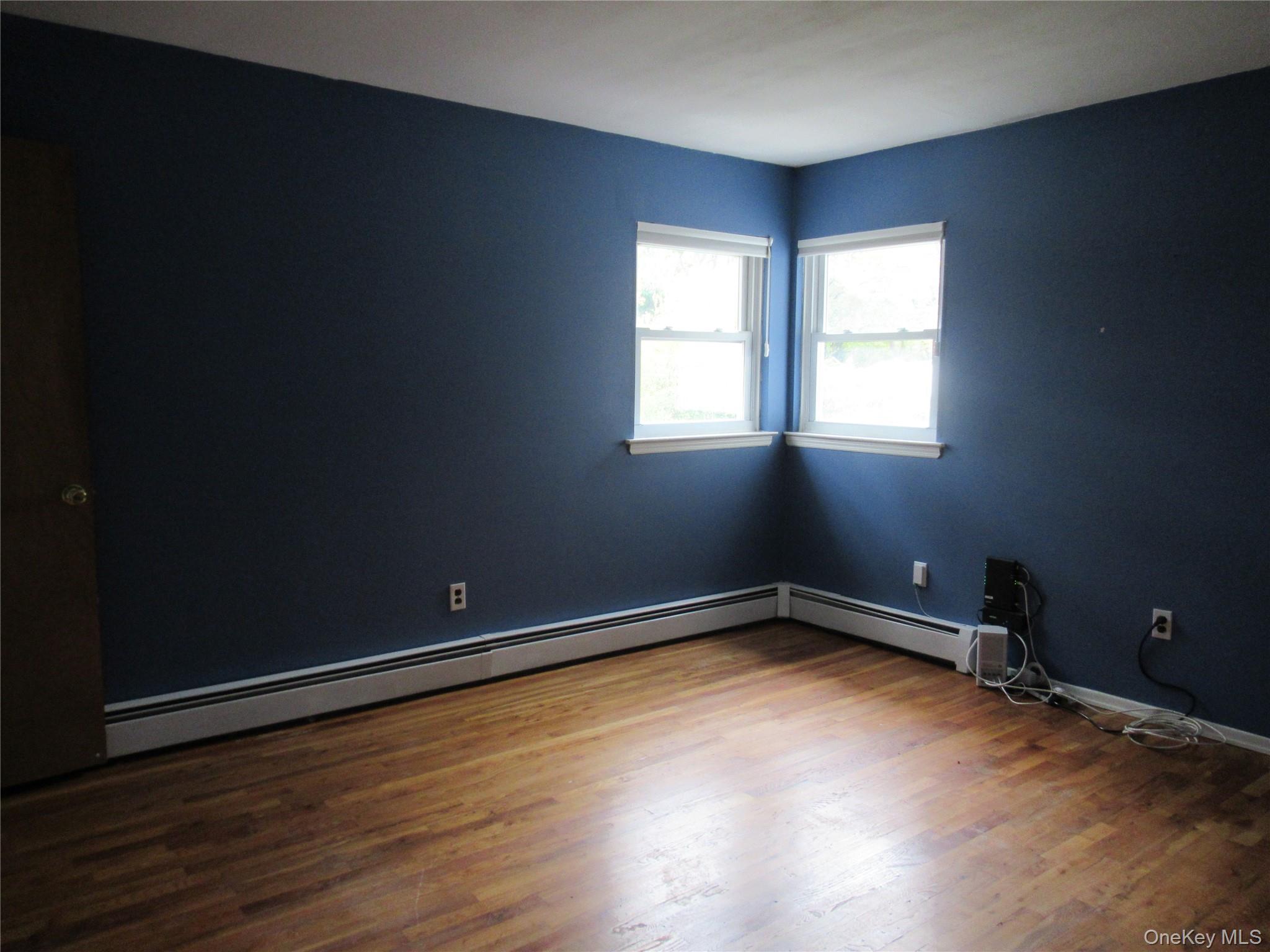 #8 photo, 86 Oakdale Avenue, Selden , NY 11784