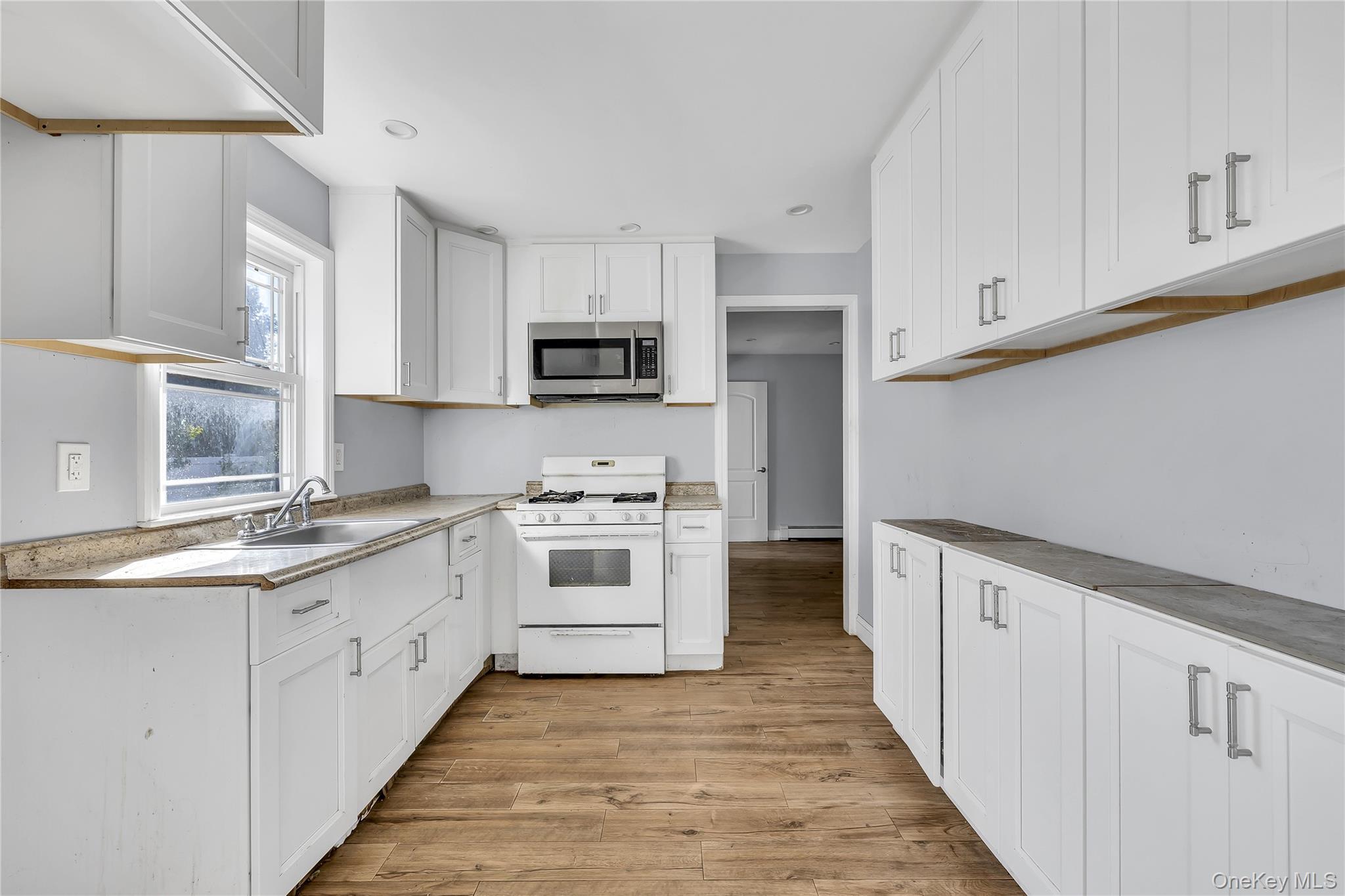 #4 photo, 362 Deauville Boulevard, Babylon , NY 11726