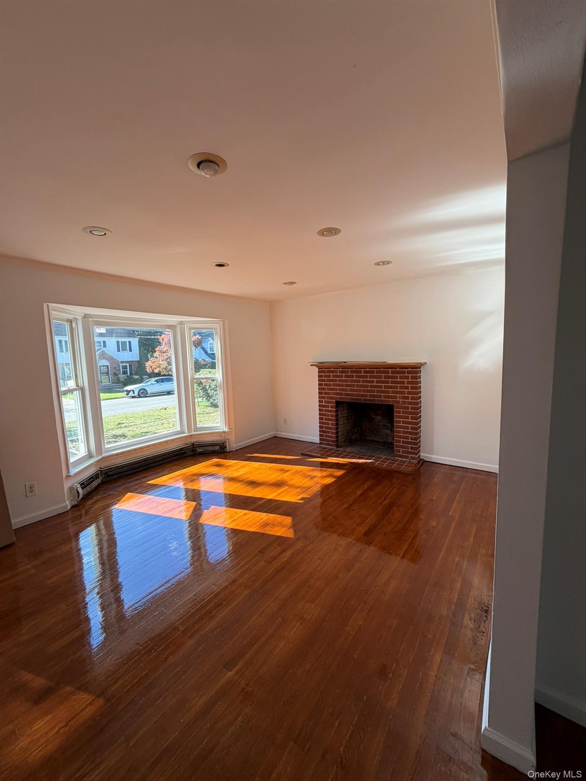 #3 photo, 65 Princeton Street, ナッソー郡 Roslyn Heights , NY 11577