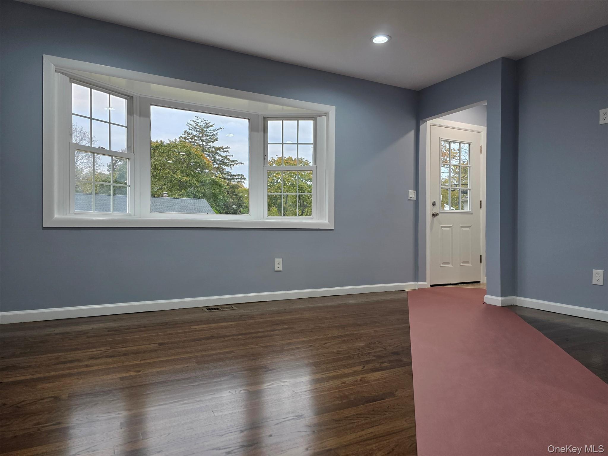 #2 photo, 9 Cypress Avenue, Bay Shore , NY 11706