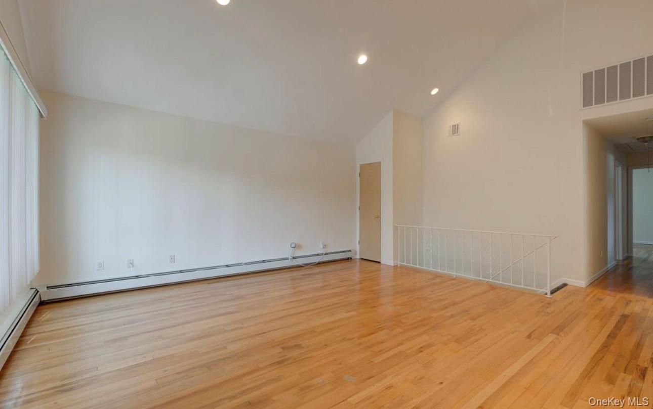 #5 photo, 11 7th Street, Bayville , NY 11709