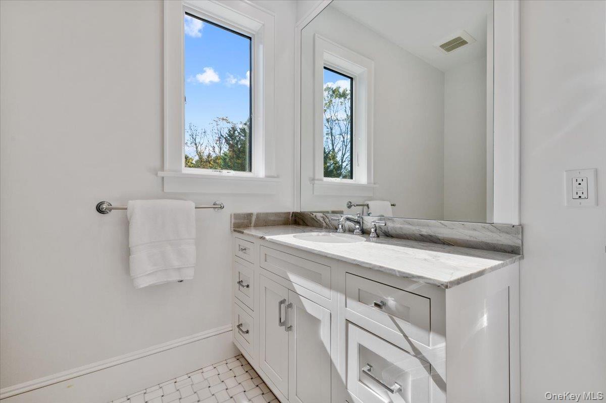 #20 photo, 17 Moriches Avenue, サフォーク郡 East Moriches , NY 11940