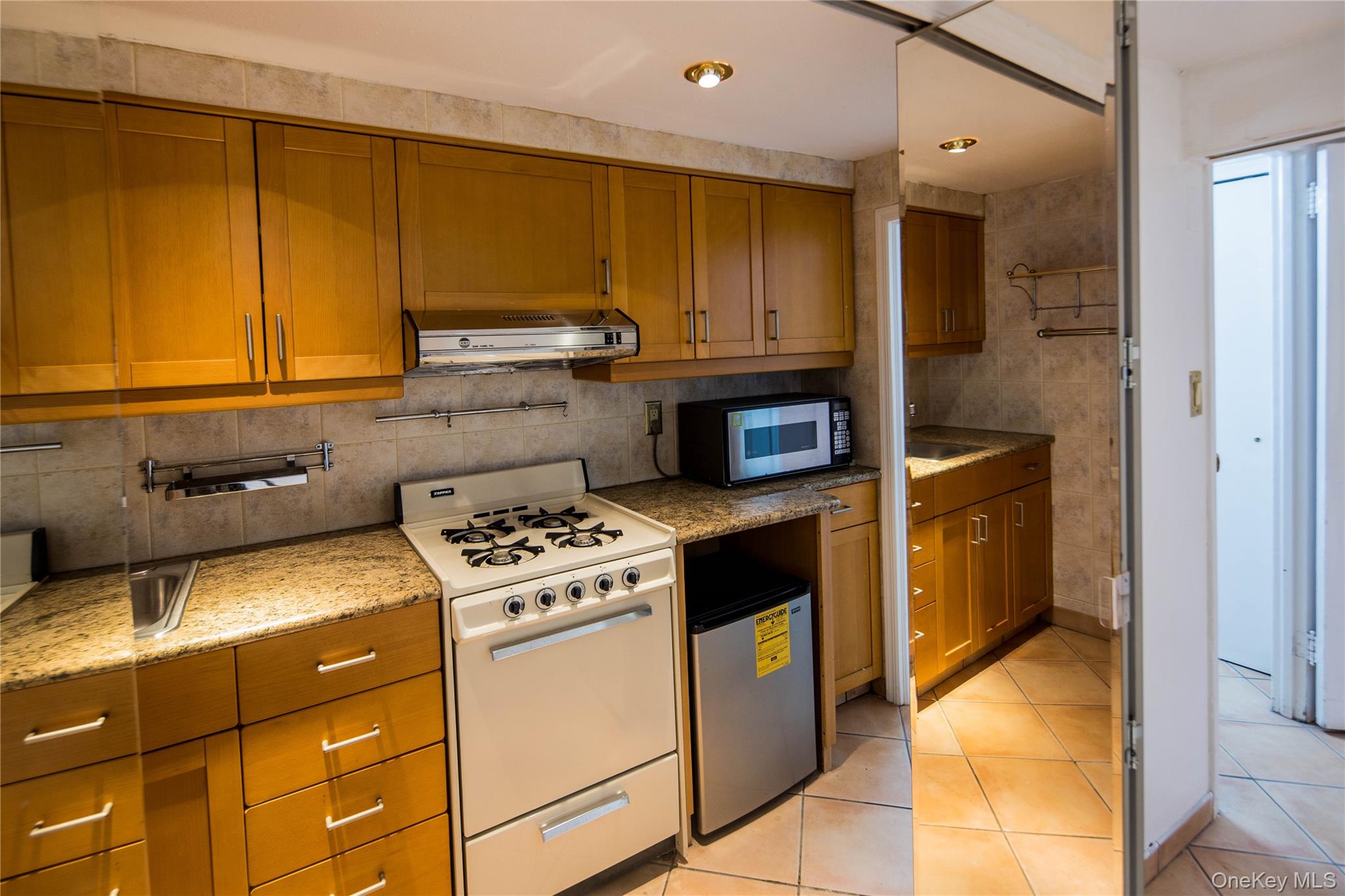 #20 photo, 86-31 62nd Avenue, Rego Park , NY 11374