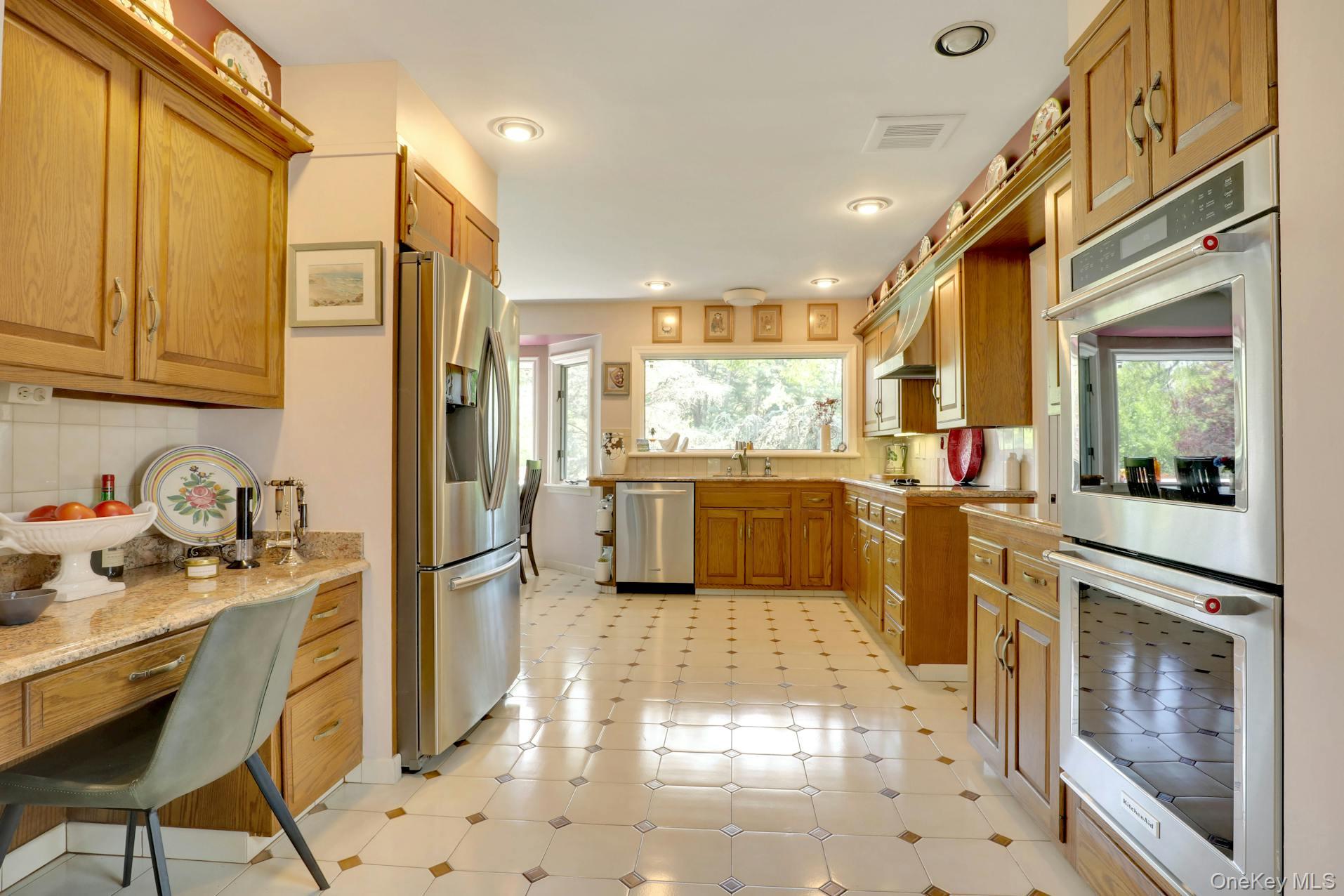 #11 photo, 24 Rolling Hill Road, Old Westbury , NY 11568