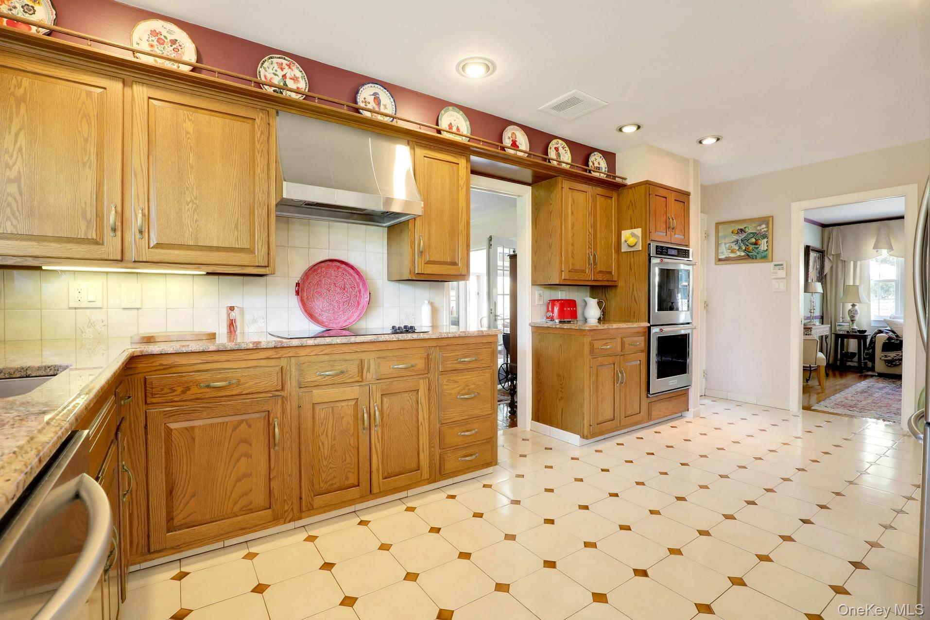 #13 photo, 24 Rolling Hill Road, Old Westbury , NY 11568