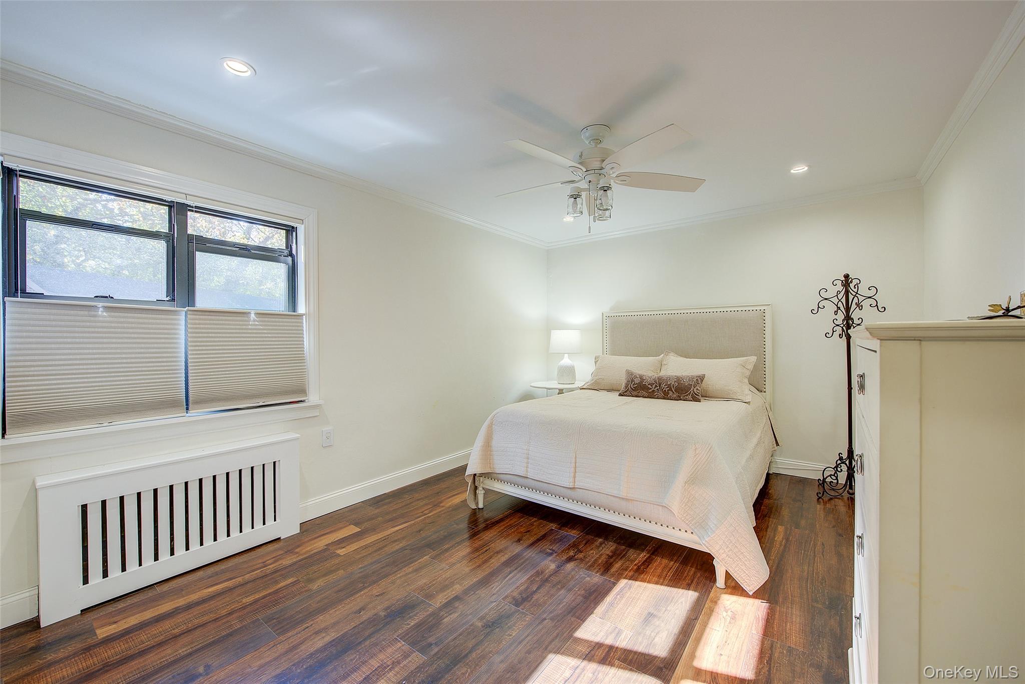 #17 photo, 219-28 75 Avenue, Oakland Gardens , NY 11364