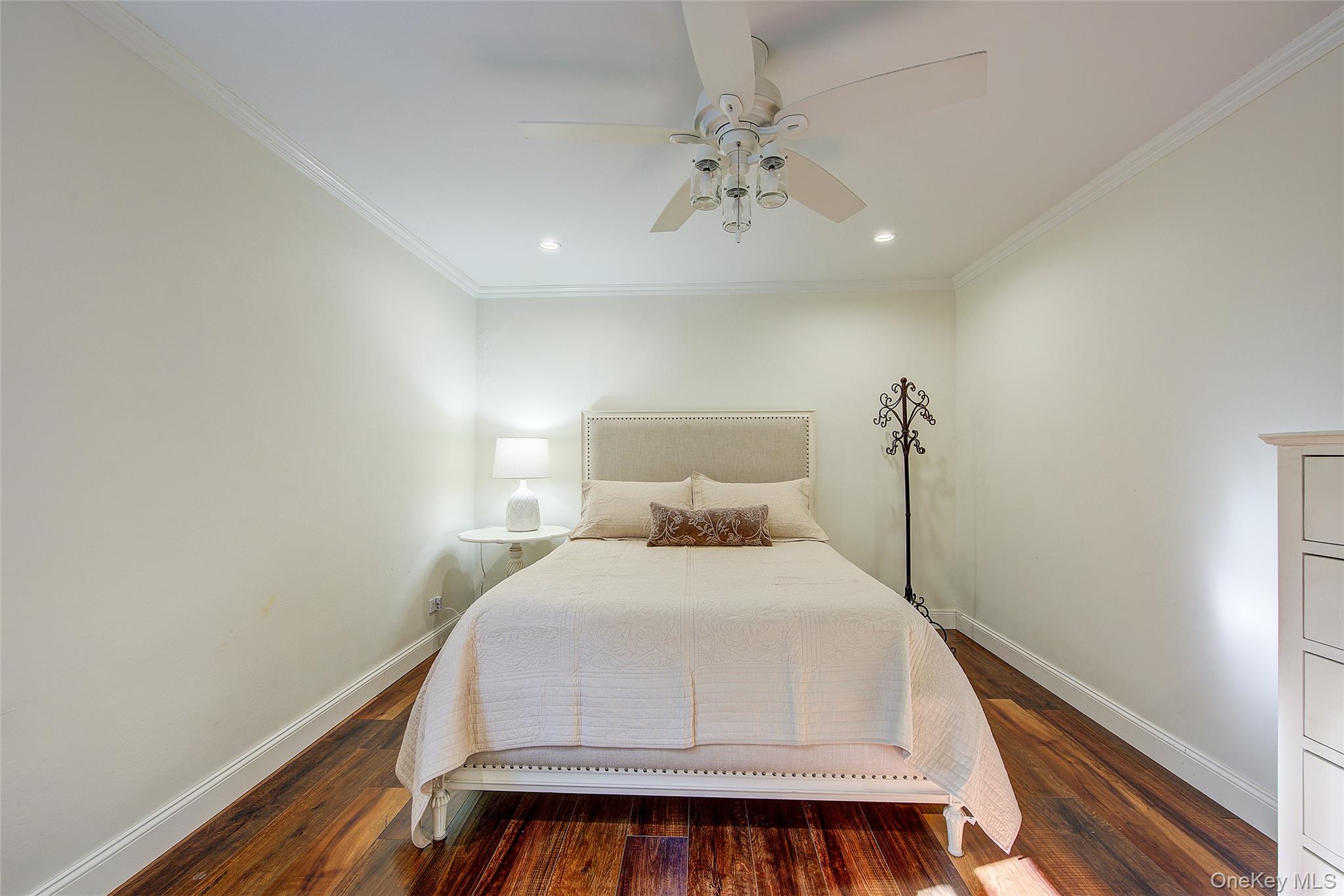 #18 photo, 219-28 75 Avenue, Oakland Gardens , NY 11364