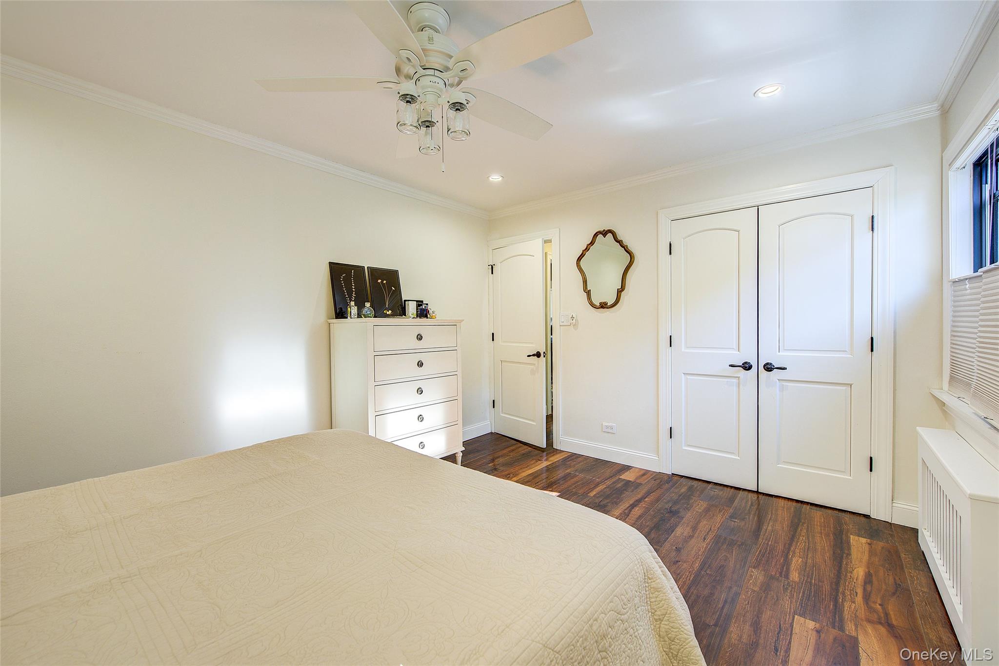 #19 photo, 219-28 75 Avenue, Oakland Gardens , NY 11364