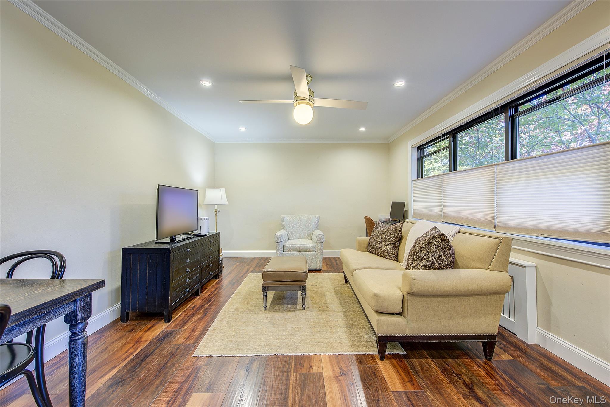 #3 photo, 219-28 75 Avenue, Oakland Gardens , NY 11364