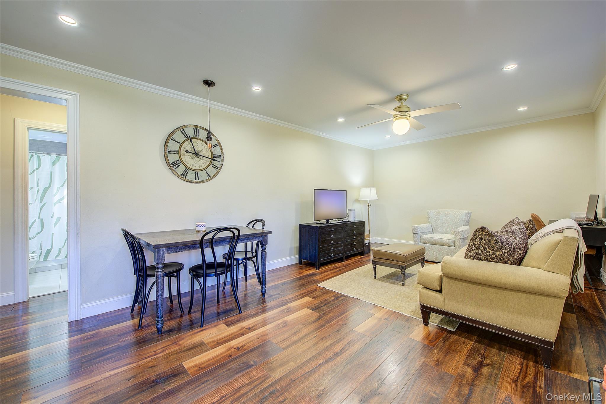 #4 photo, 219-28 75 Avenue, Oakland Gardens , NY 11364