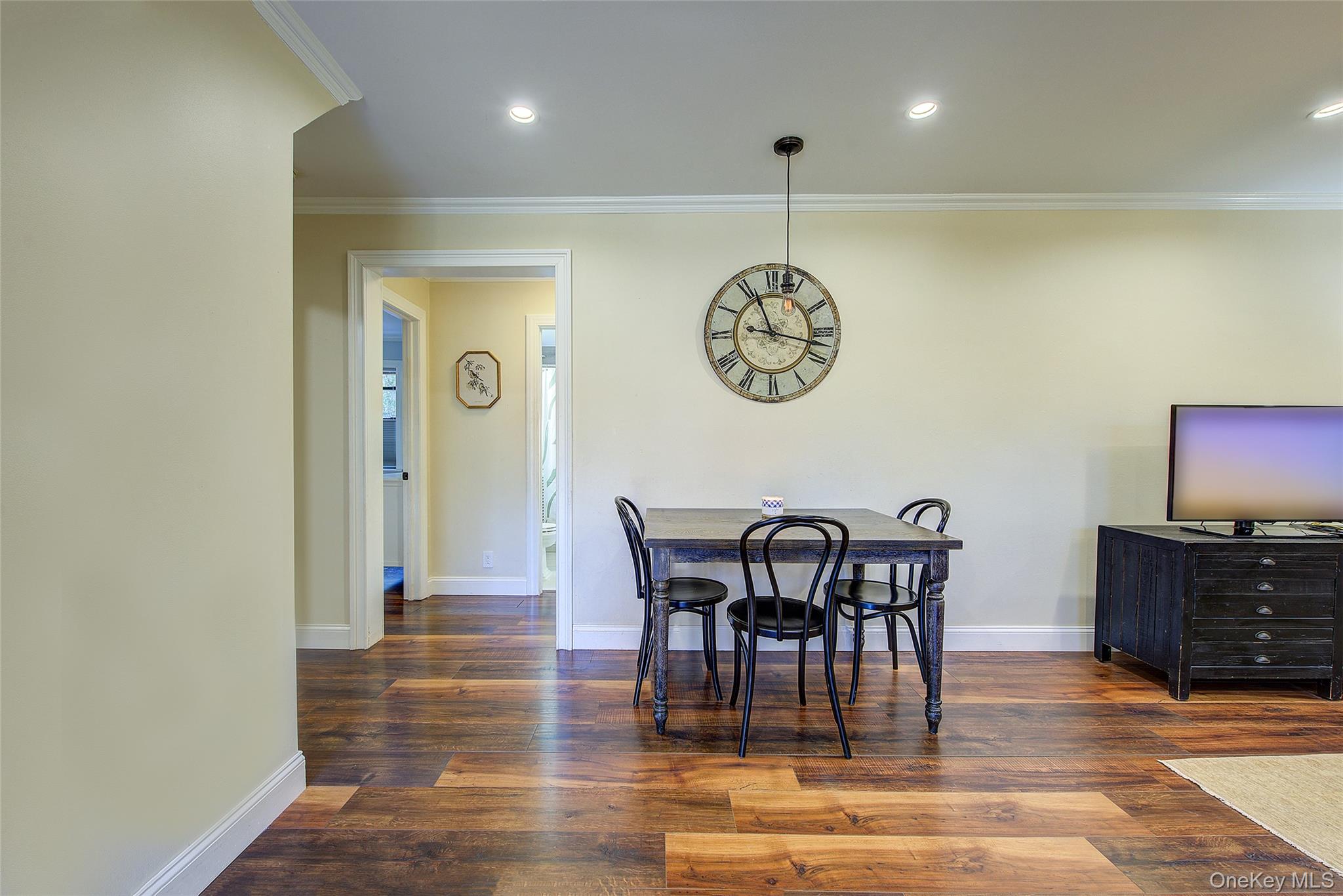 #5 photo, 219-28 75 Avenue, Oakland Gardens , NY 11364