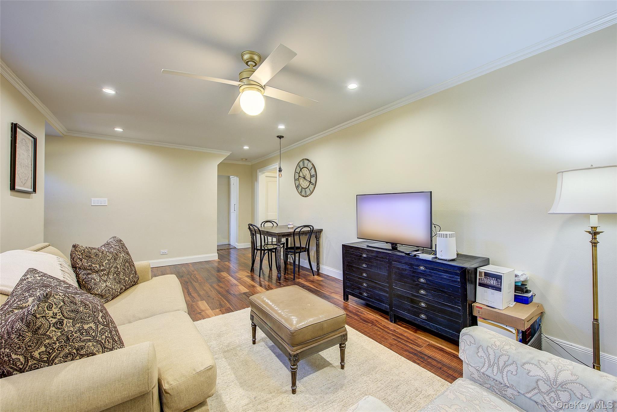 #7 photo, 219-28 75 Avenue, Oakland Gardens , NY 11364