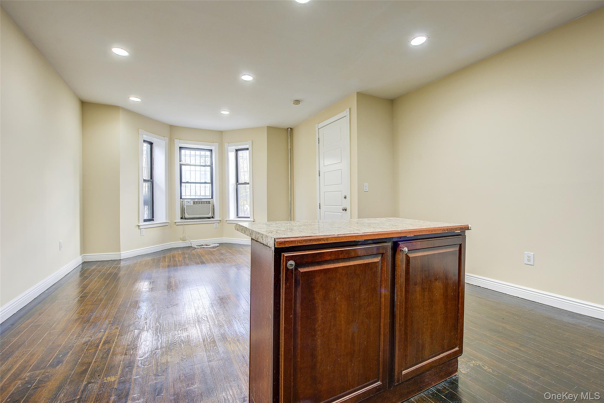 #8 photo, 346 Montauk Avenue, ブルックリン区 Brooklyn , NY 11208