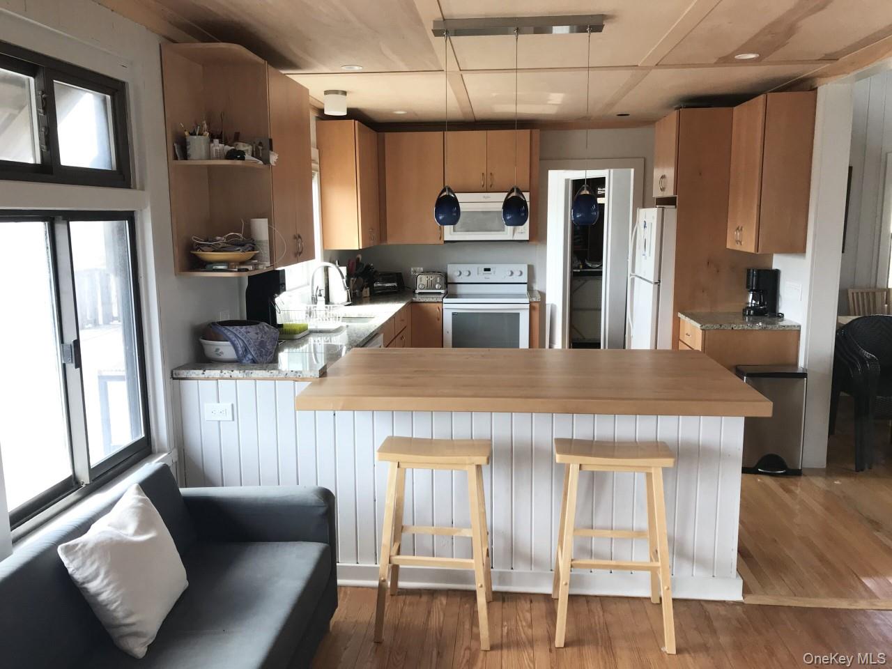 #5 photo, 35 Sloop Walk, Summer Club , NY 11706