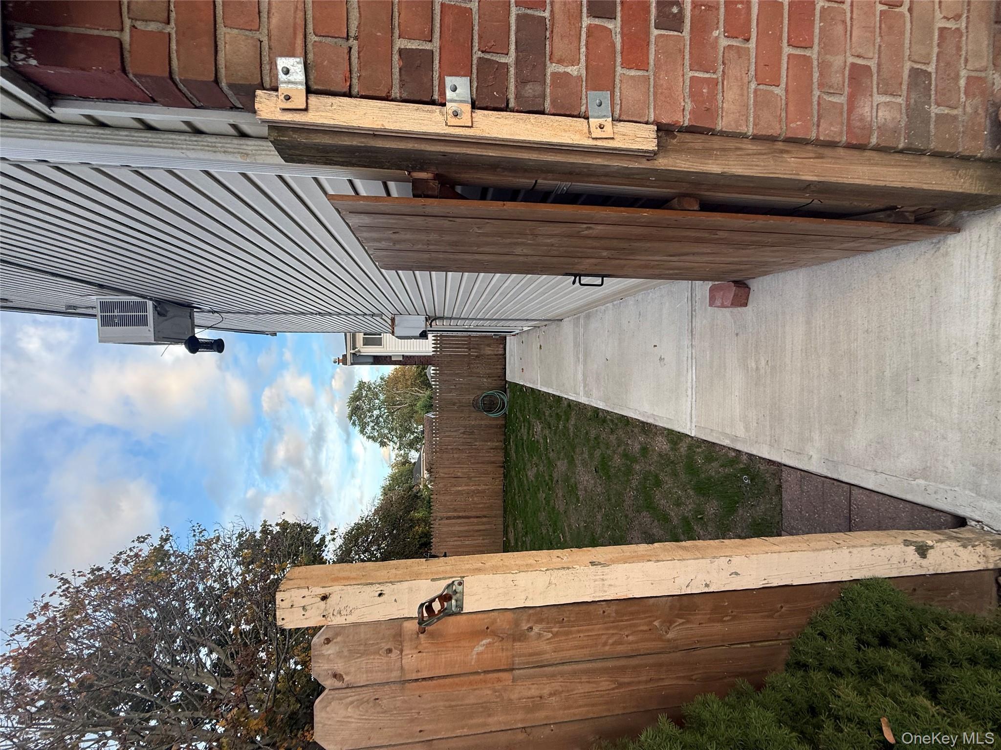 #10 photo, 193 E John Street, サフォーク郡 Lindenhurst , NY 11757