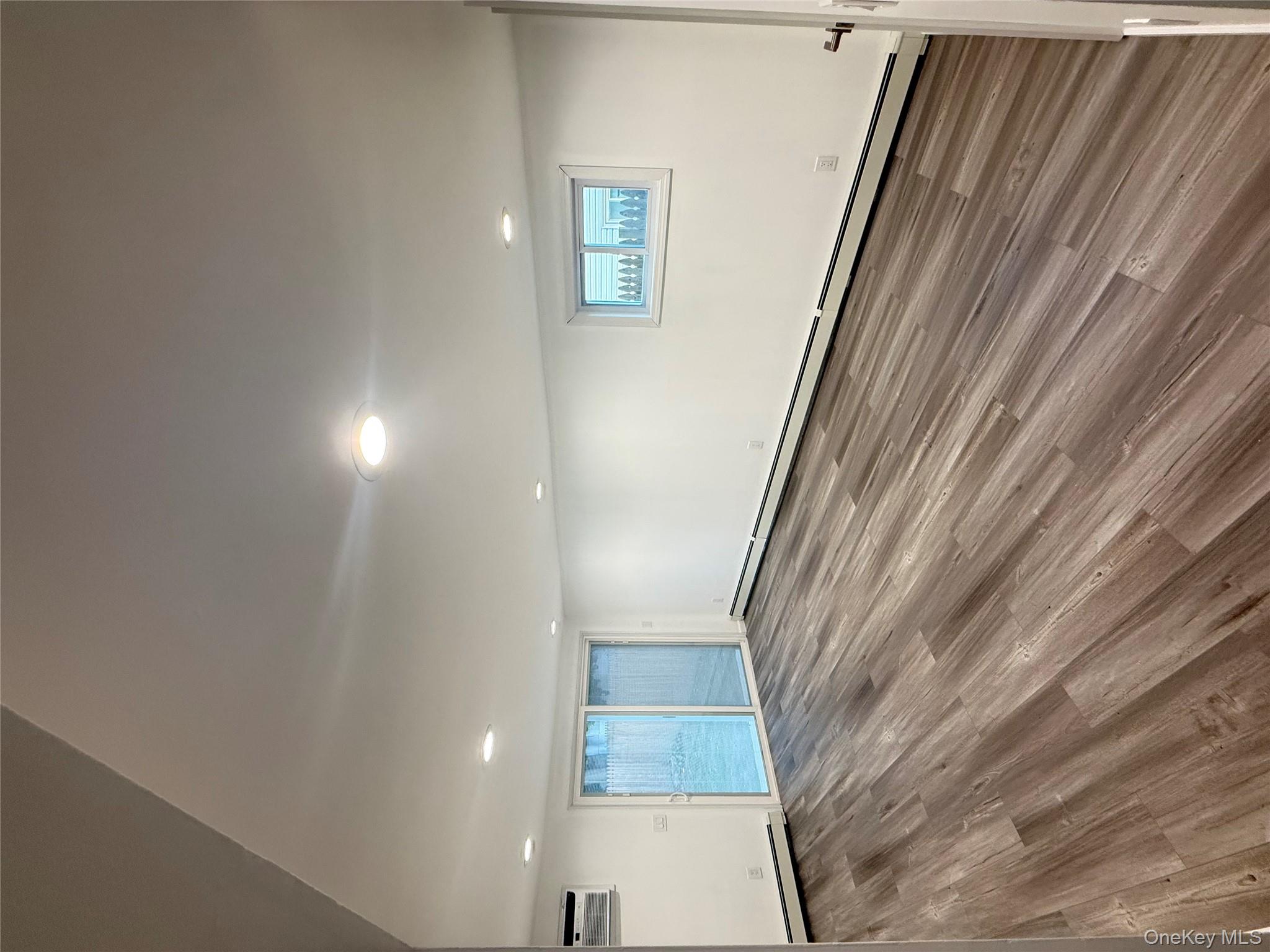 #3 photo, 193 E John Street, サフォーク郡 Lindenhurst , NY 11757