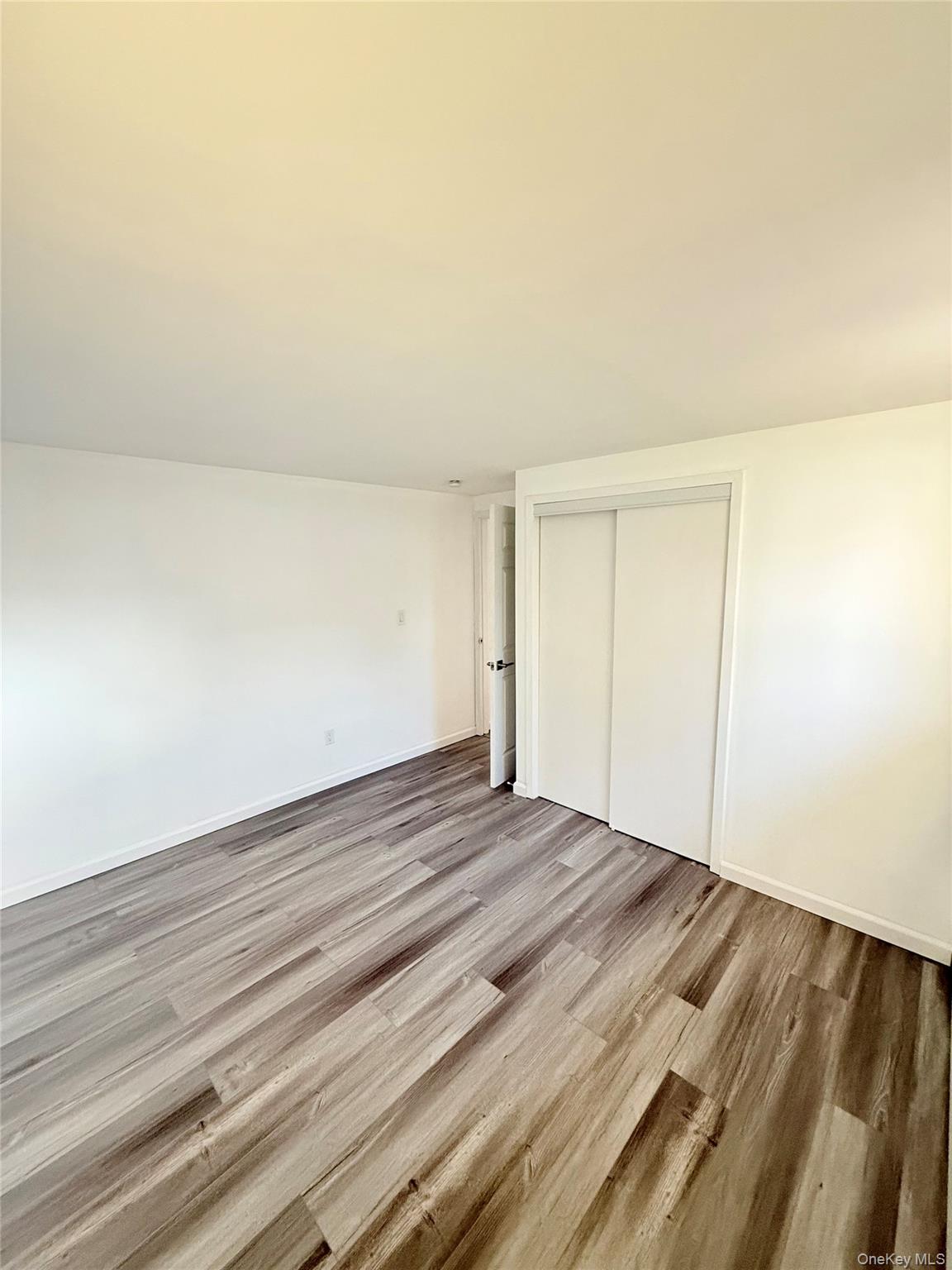 #7 photo, 193 E John Street, サフォーク郡 Lindenhurst , NY 11757