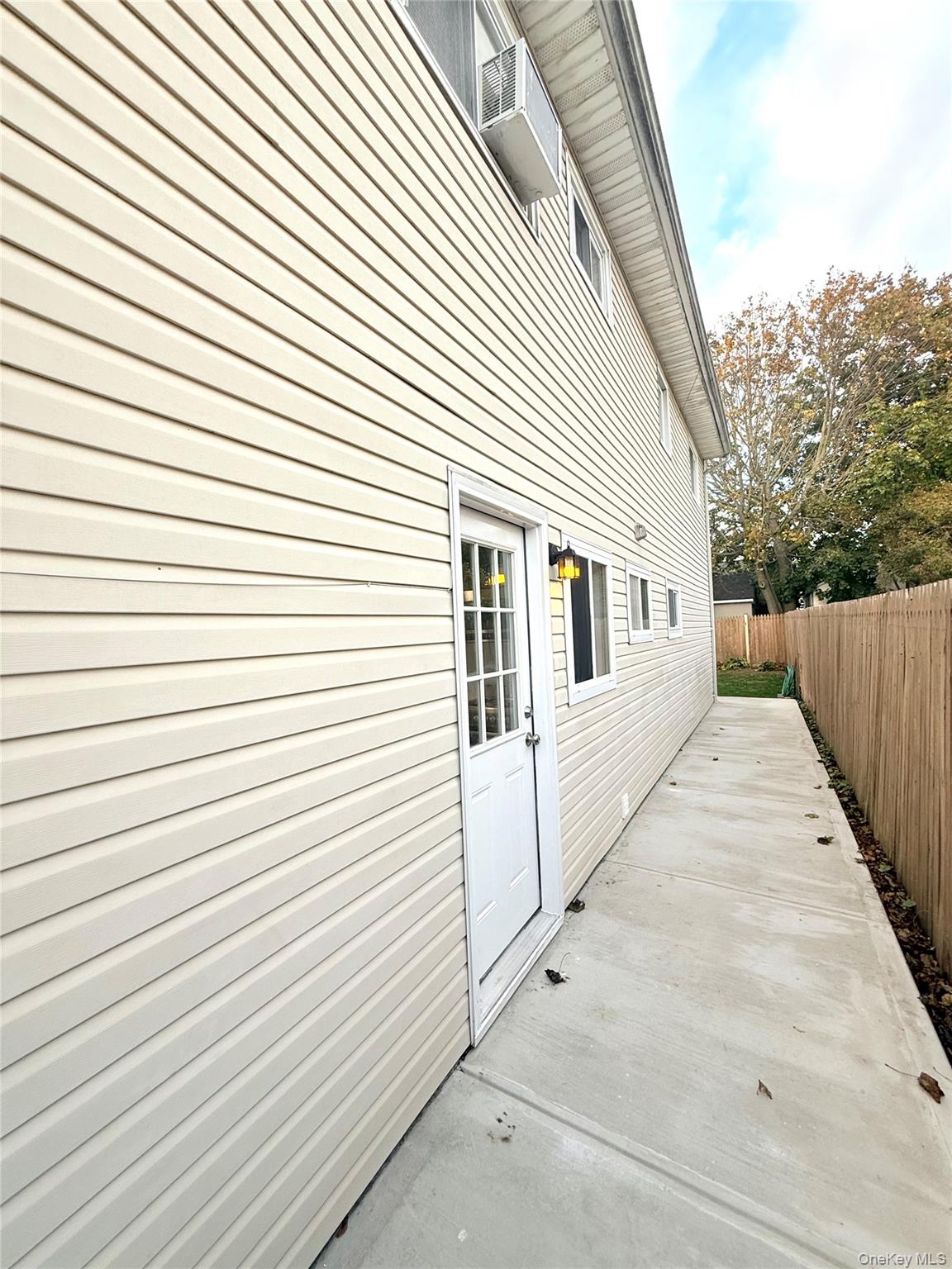 #9 photo, 193 E John Street, サフォーク郡 Lindenhurst , NY 11757