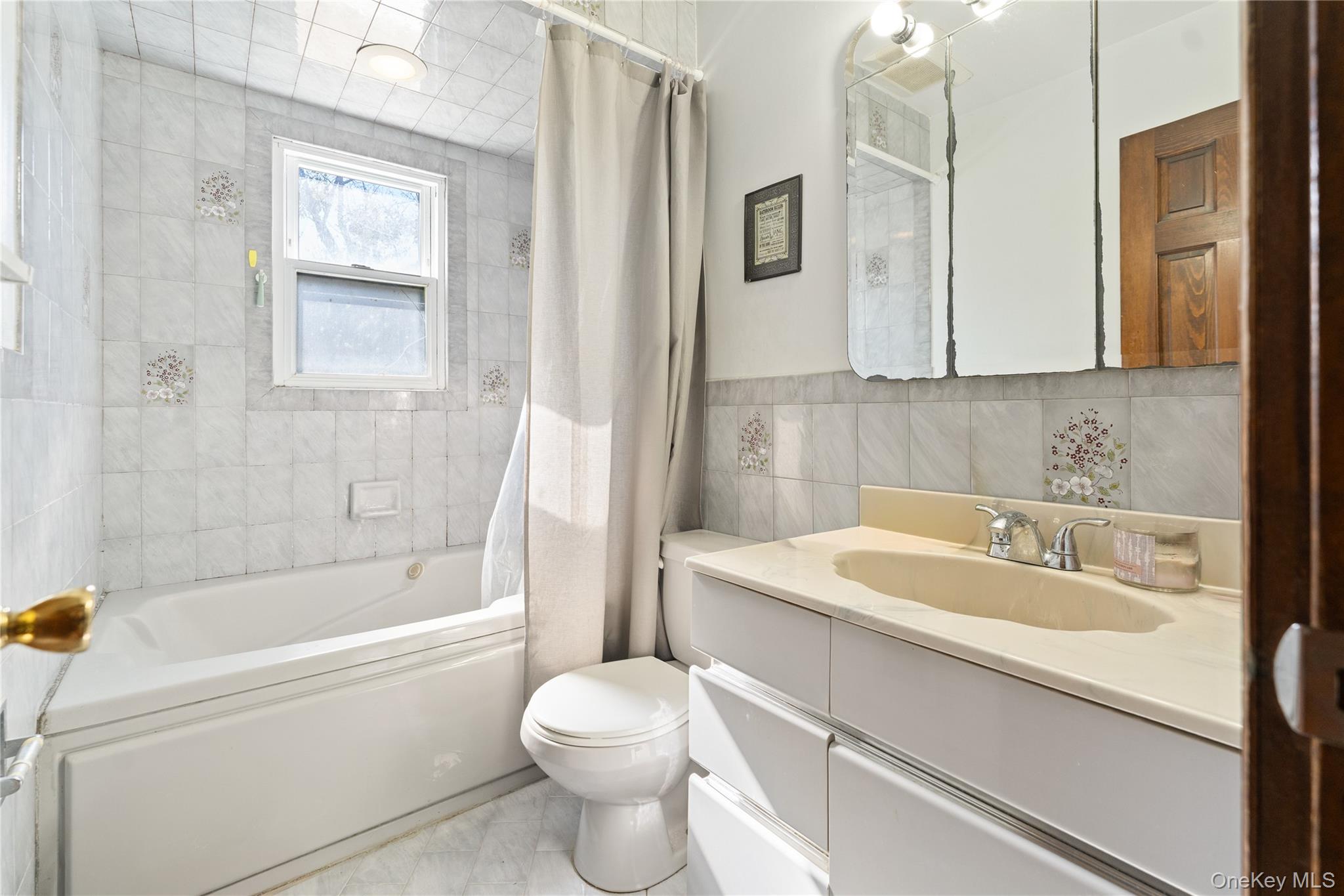 #10 photo, 90 27th Street, サフォーク郡 Copiague , NY 11726