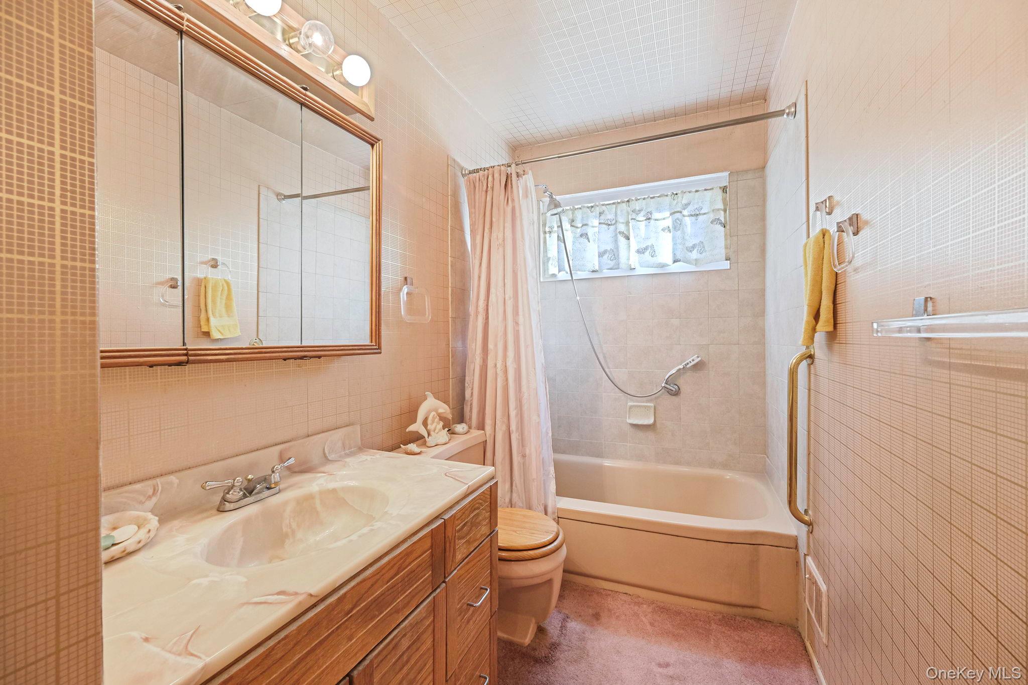 #15 photo, 236 New York Avenue, Bay Shore , NY 11706