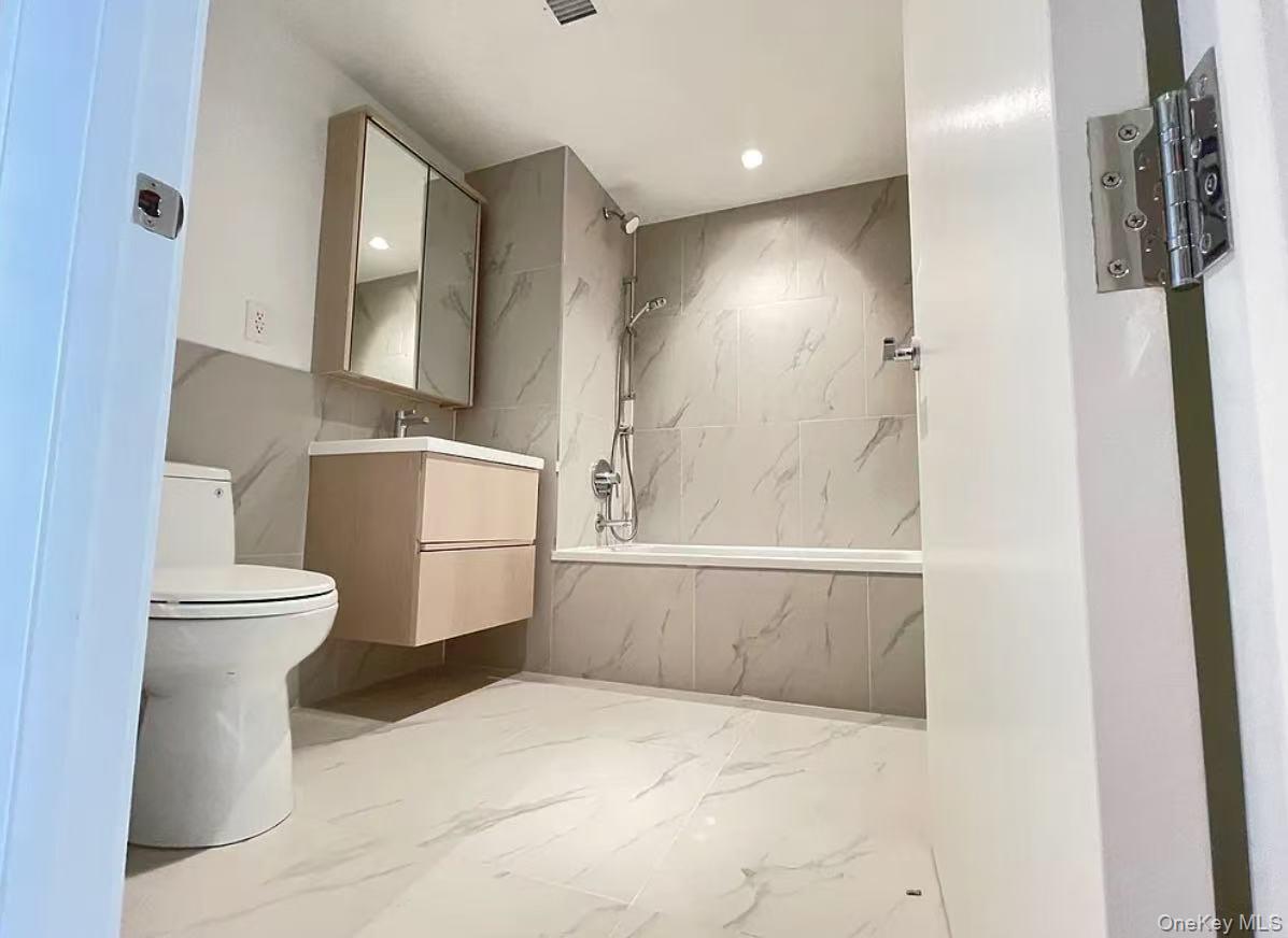 #4 photo, 567 OCEAN Avenue, ブルックリン区 Brooklyn , NY 11226