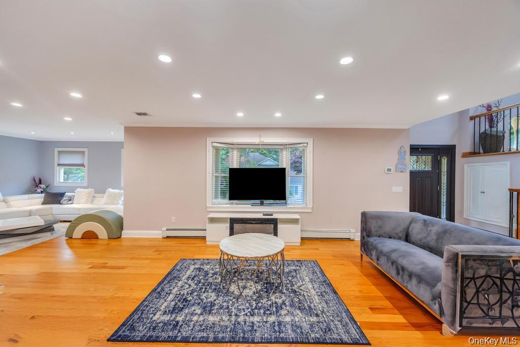 #13 photo, 4 2nd Street, Woodbury , NY 11797