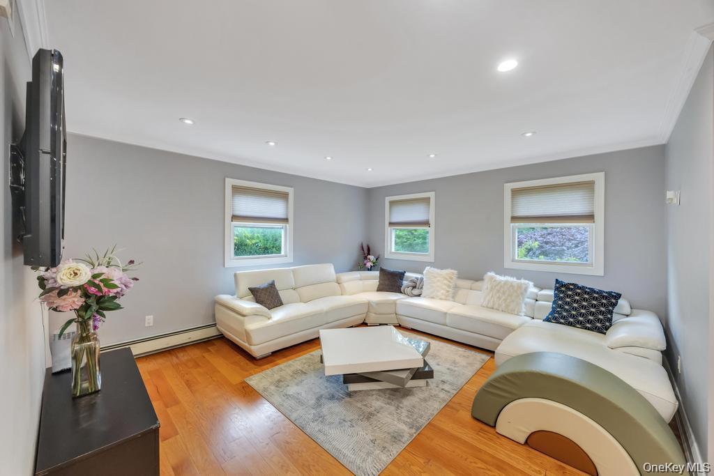 #16 photo, 4 2nd Street, Woodbury , NY 11797