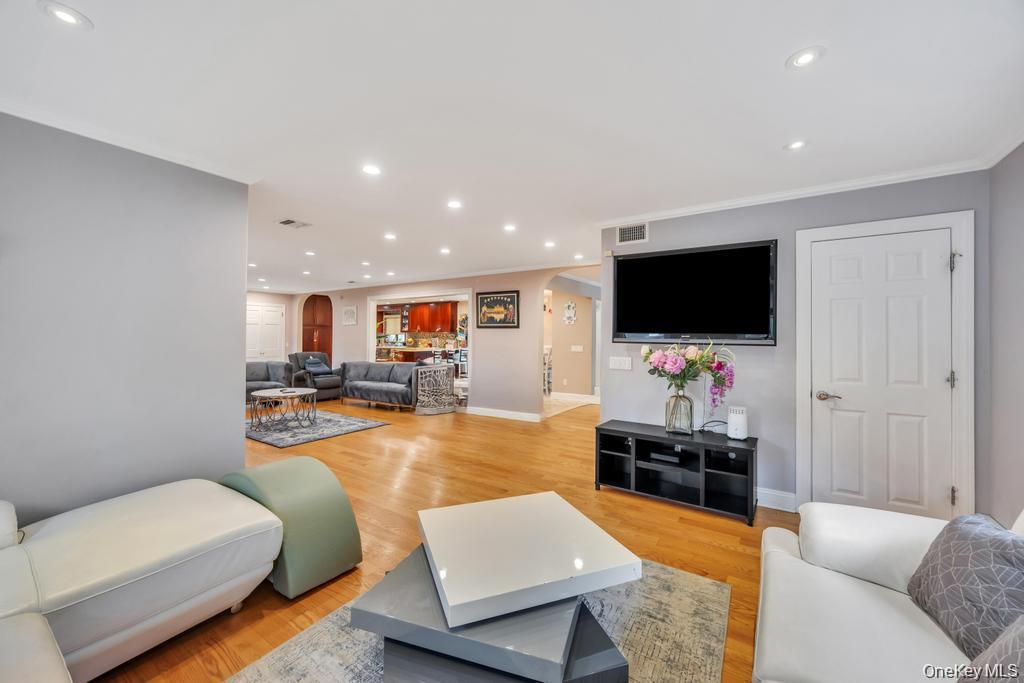 #17 photo, 4 2nd Street, Woodbury , NY 11797