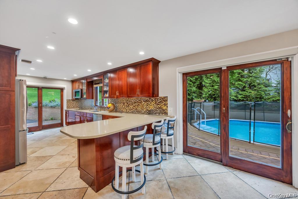 #8 photo, 4 2nd Street, Woodbury , NY 11797