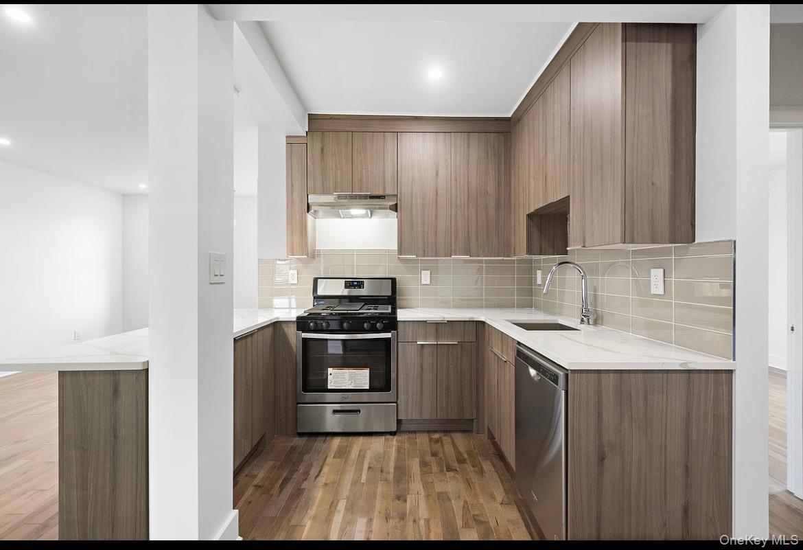 #3 photo, 4005 Ithaca Street, クイーンズ区 Elmhurst , NY 11373