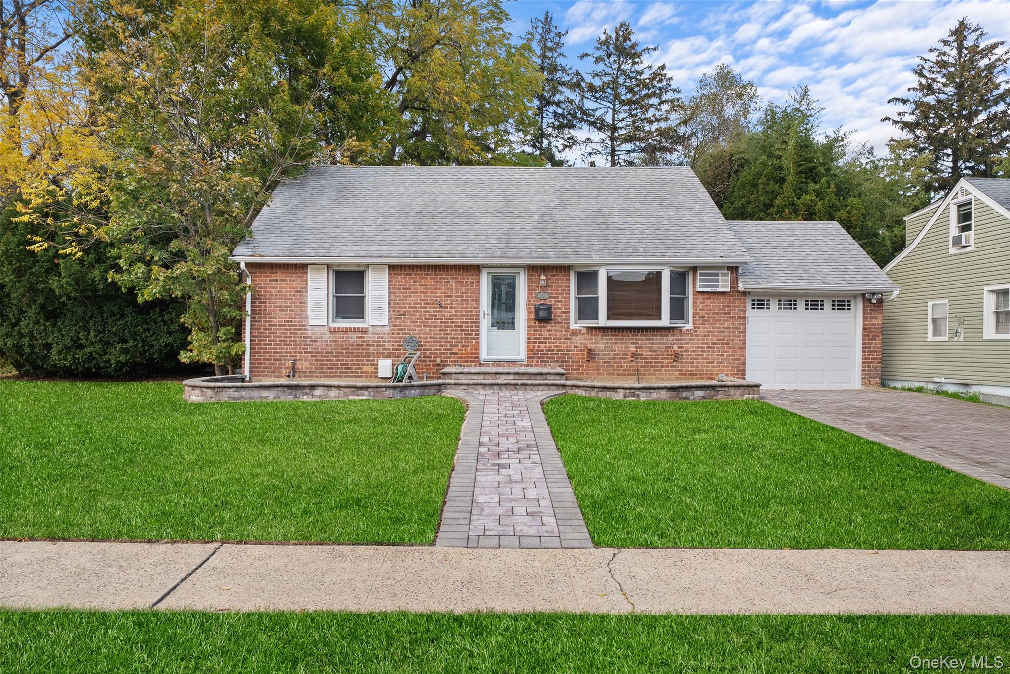 #1 photo, 9 Tudor Road, Farmingdale , NY 11735