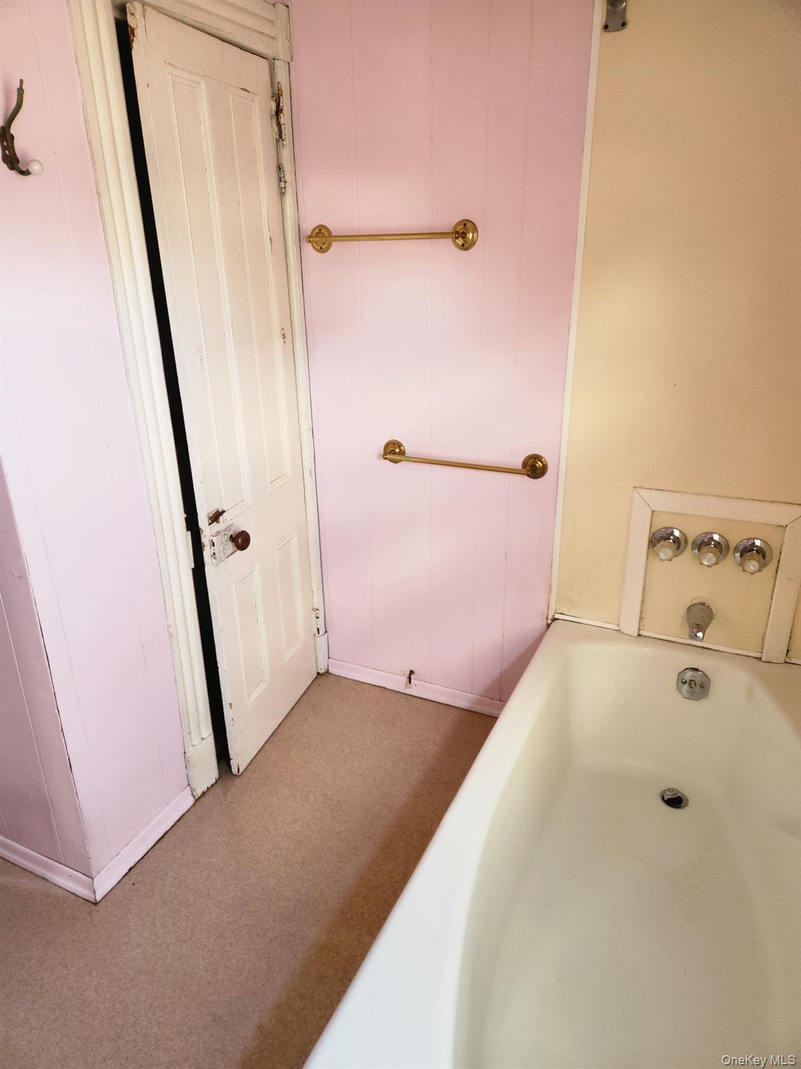 #19 photo, 135 Merritts Road, Farmingdale , NY 11735