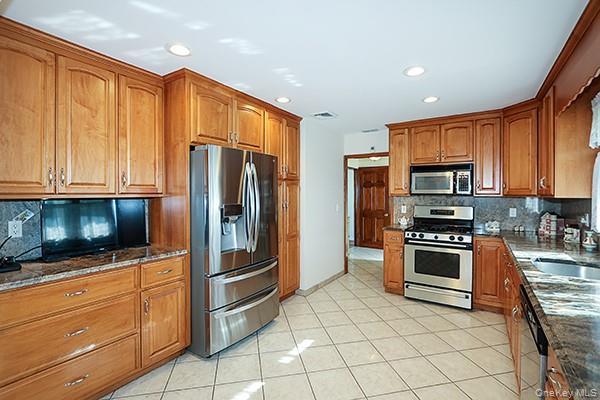 #14 photo, 81 Ward Street, Westbury , NY 11590