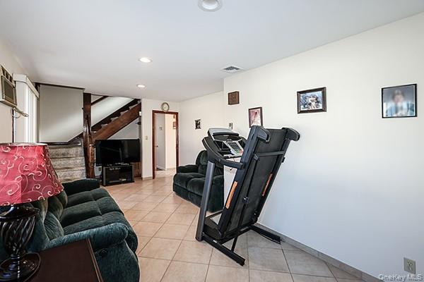 #19 photo, 81 Ward Street, Westbury , NY 11590