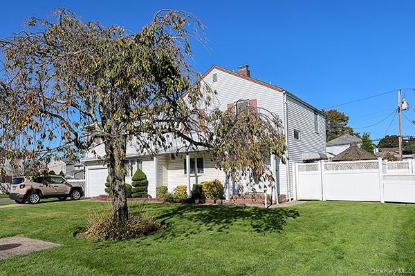 #3 photo, 81 Ward Street, Westbury , NY 11590