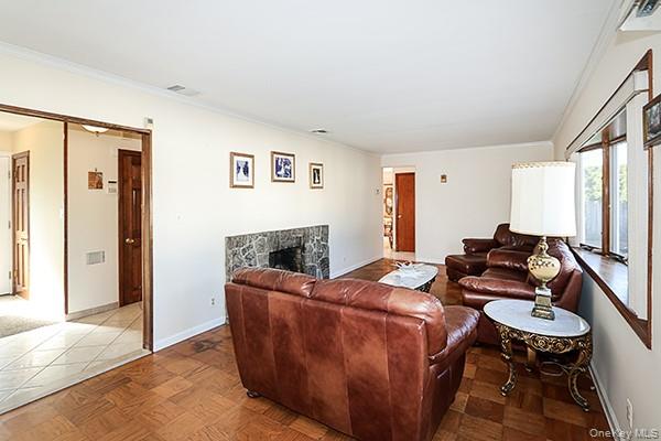 #7 photo, 81 Ward Street, Westbury , NY 11590