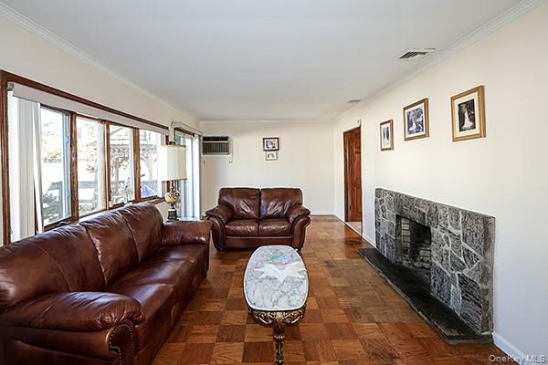 #8 photo, 81 Ward Street, Westbury , NY 11590