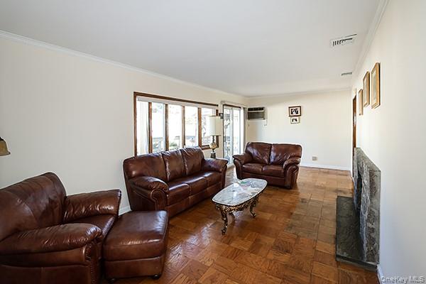 #9 photo, 81 Ward Street, Westbury , NY 11590