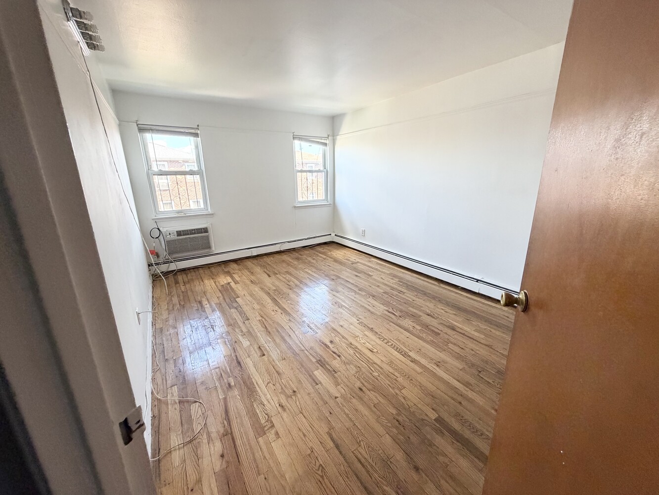 #13 photo, 1001 E 59TH Street, ブルックリン区 Flatlands , NY 11234