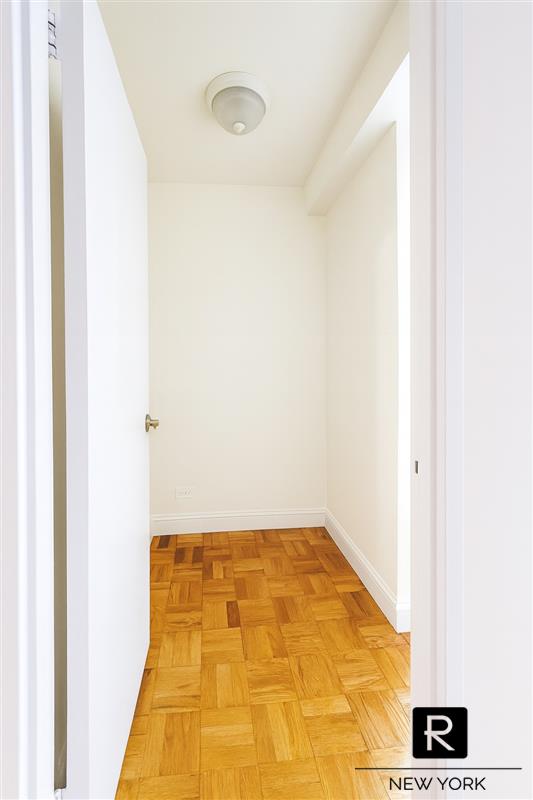 #8 photo, 30 E 37th Street, マンハッタン Murray Hill , NY 10016