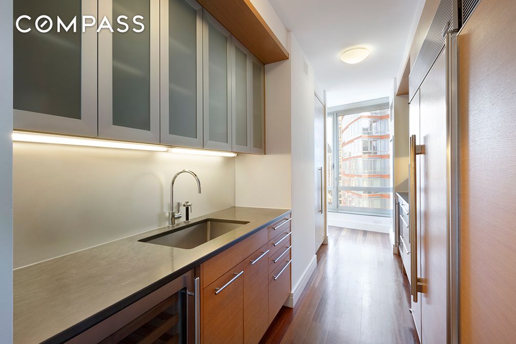 #15 photo, 30 West Street, Battery Park City , NY 10004