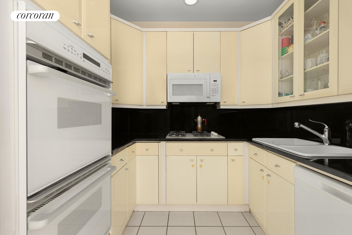 #9 photo, 1 CENTRAL Park W, マンハッタン Lincoln Square , NY 10023