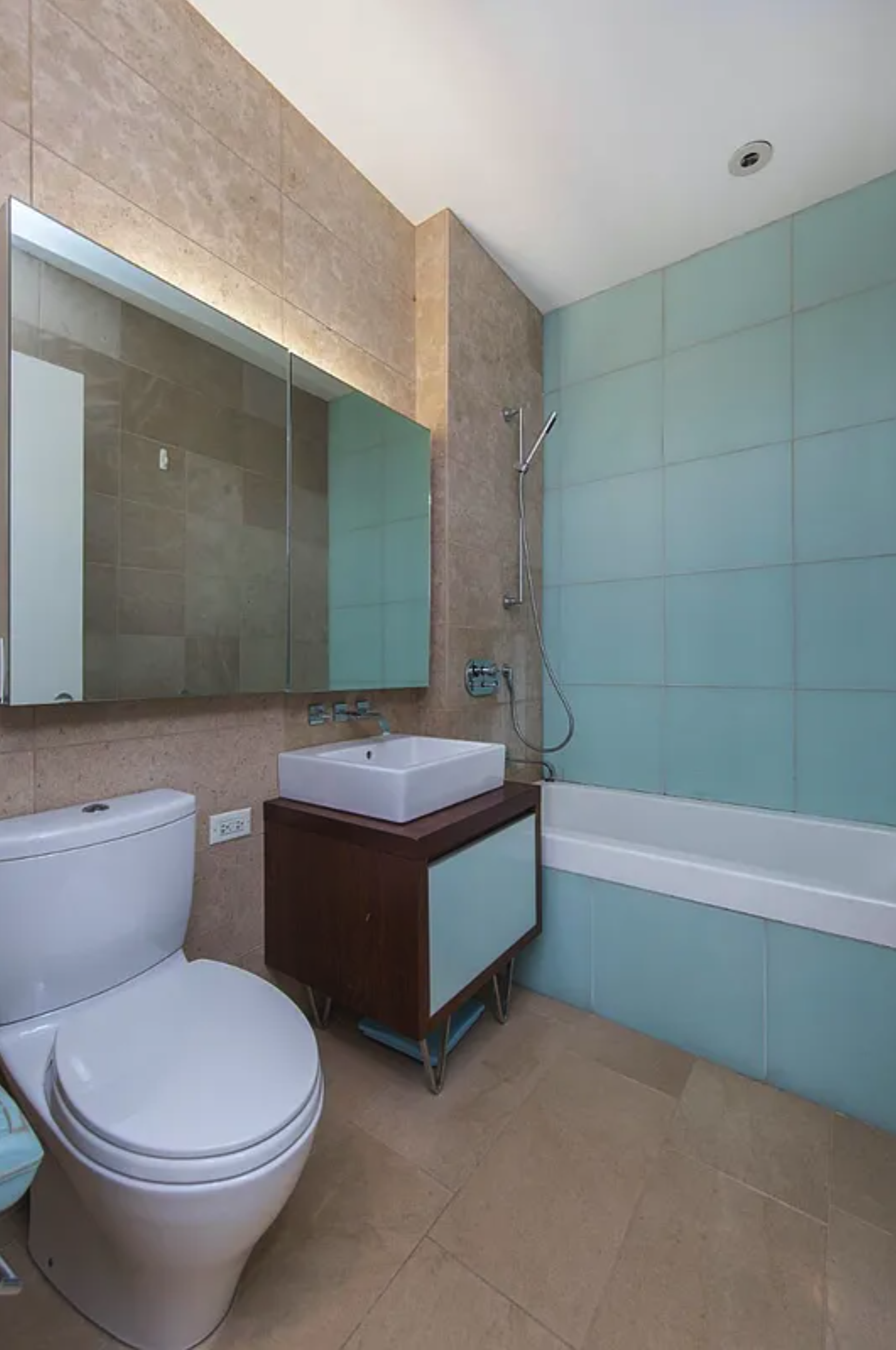 #6 photo, 247 W 46th Street, Theater District , NY 10036