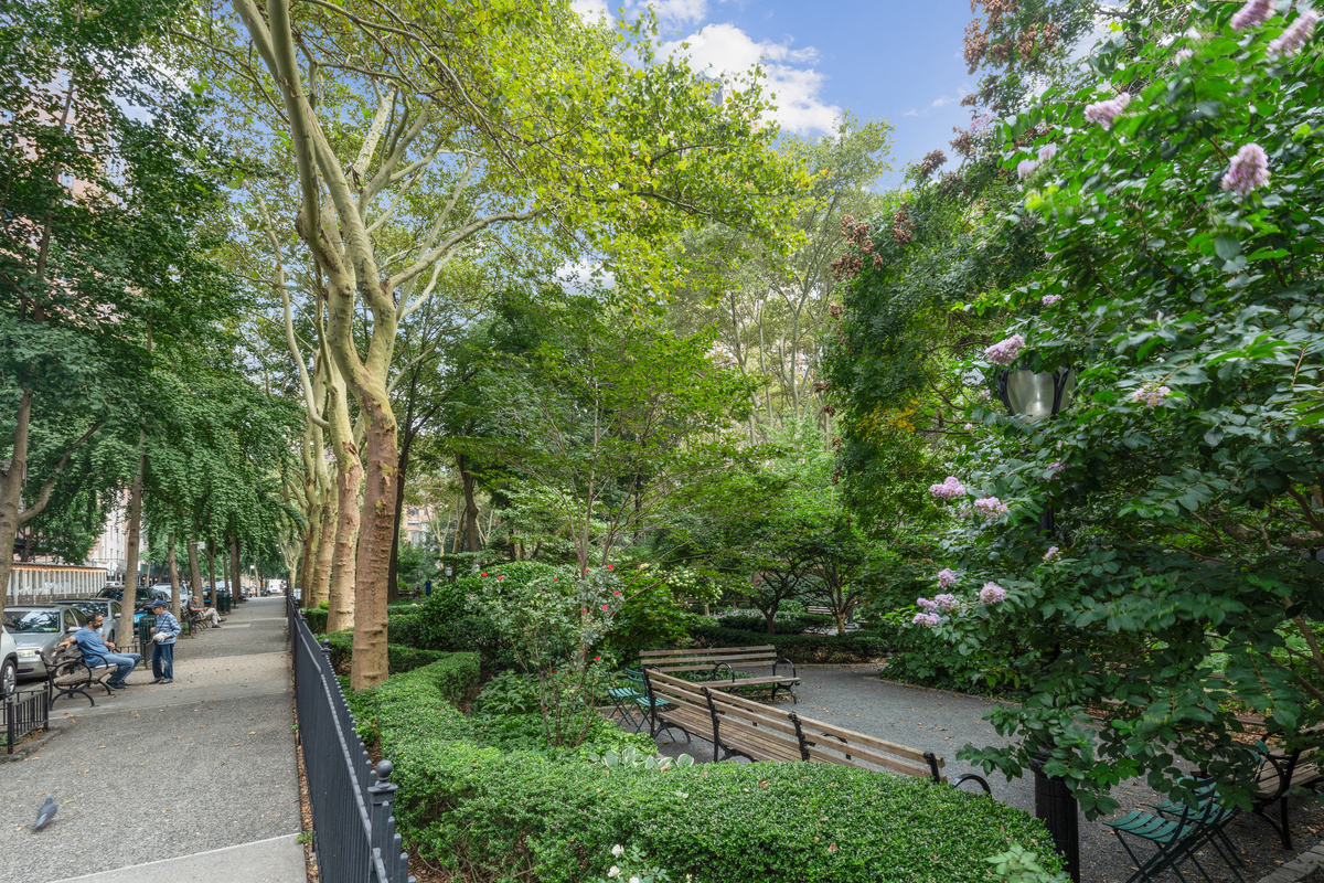 #12 photo, 333 E 43rd Street, マンハッタン Turtle Bay , NY 10017